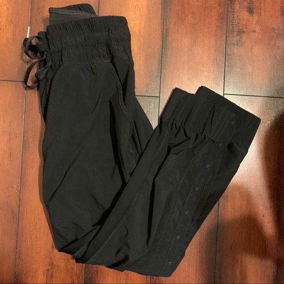 lululemon athletica Pants - Lululemon Black Tearaway Pants 7/8